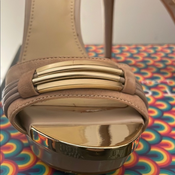 Gianni Bini Women's Tan Heels - Picture 3 of 8
